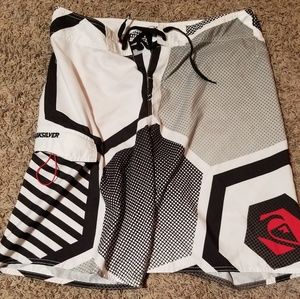 Quiksilver Boardshorts size 34